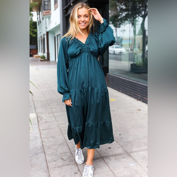 Elegant Hunter Green Elastic V Neck Tiered Satin Maxi Dress - Picture 5 of 13